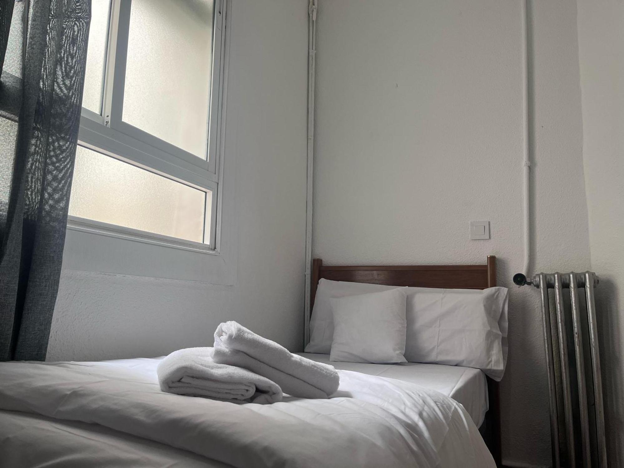 Small Single Room,1652768769:JPEG